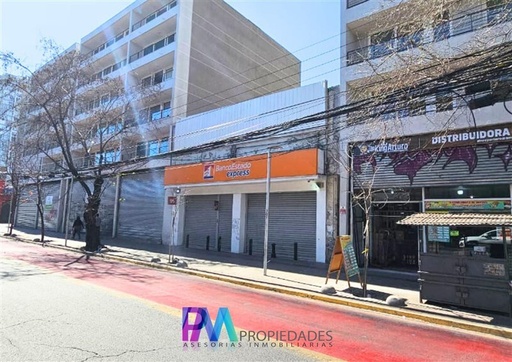 Local en arriendo – San Diego con Arauco, Santiago Centro Canon de arriendo: $4.000.000 Se arrienda local comercial ubic